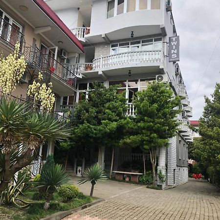 Nini Mari Guest House Kobuleti Extérieur photo