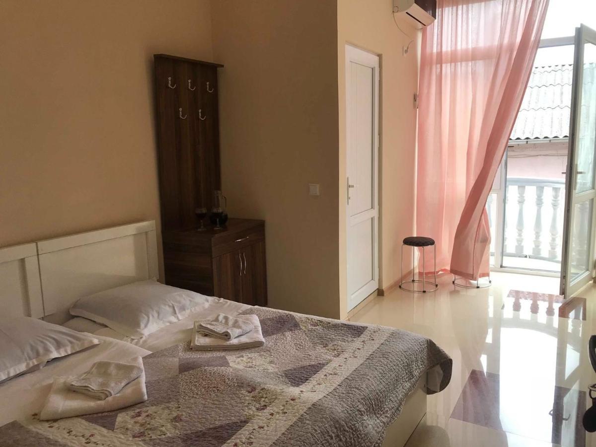 Nini Mari Guest House Kobuleti Extérieur photo