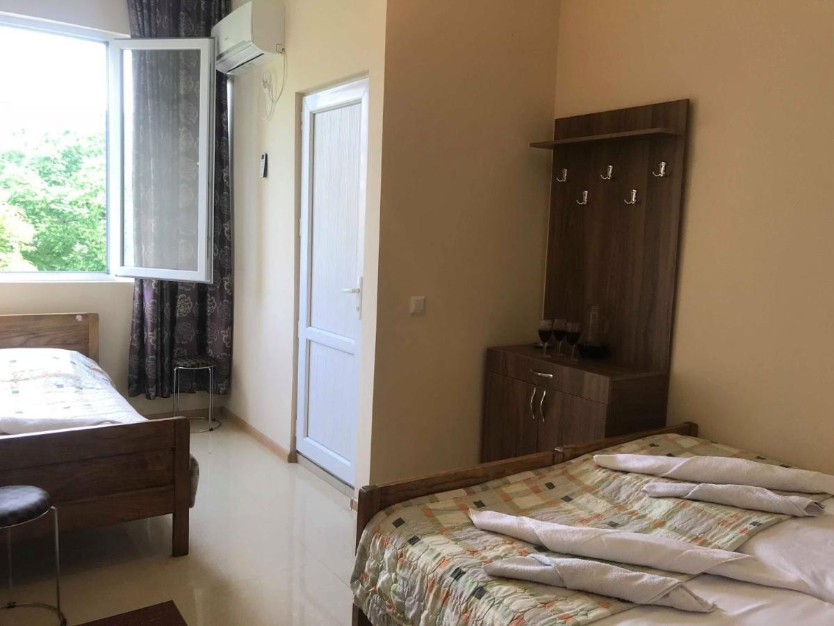 Nini Mari Guest House Kobuleti Extérieur photo