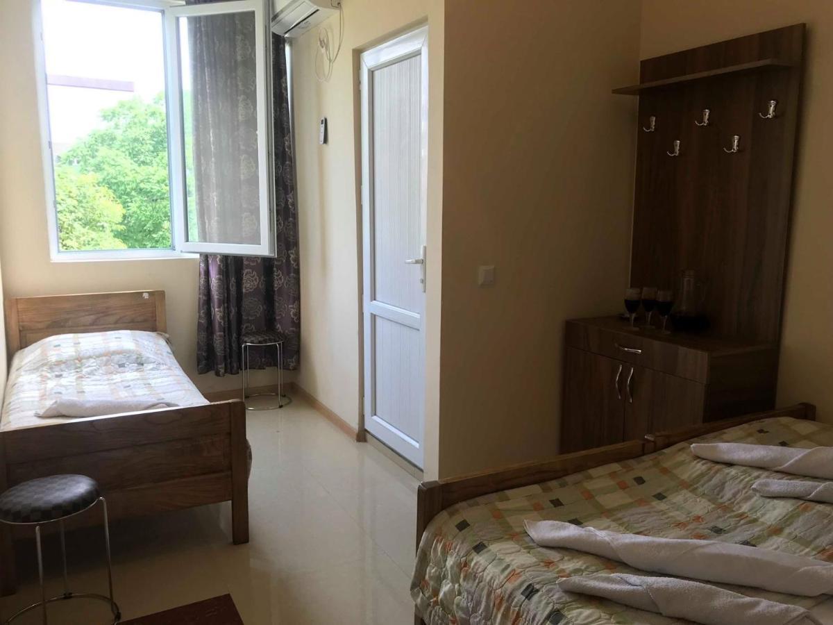 Nini Mari Guest House Kobuleti Extérieur photo