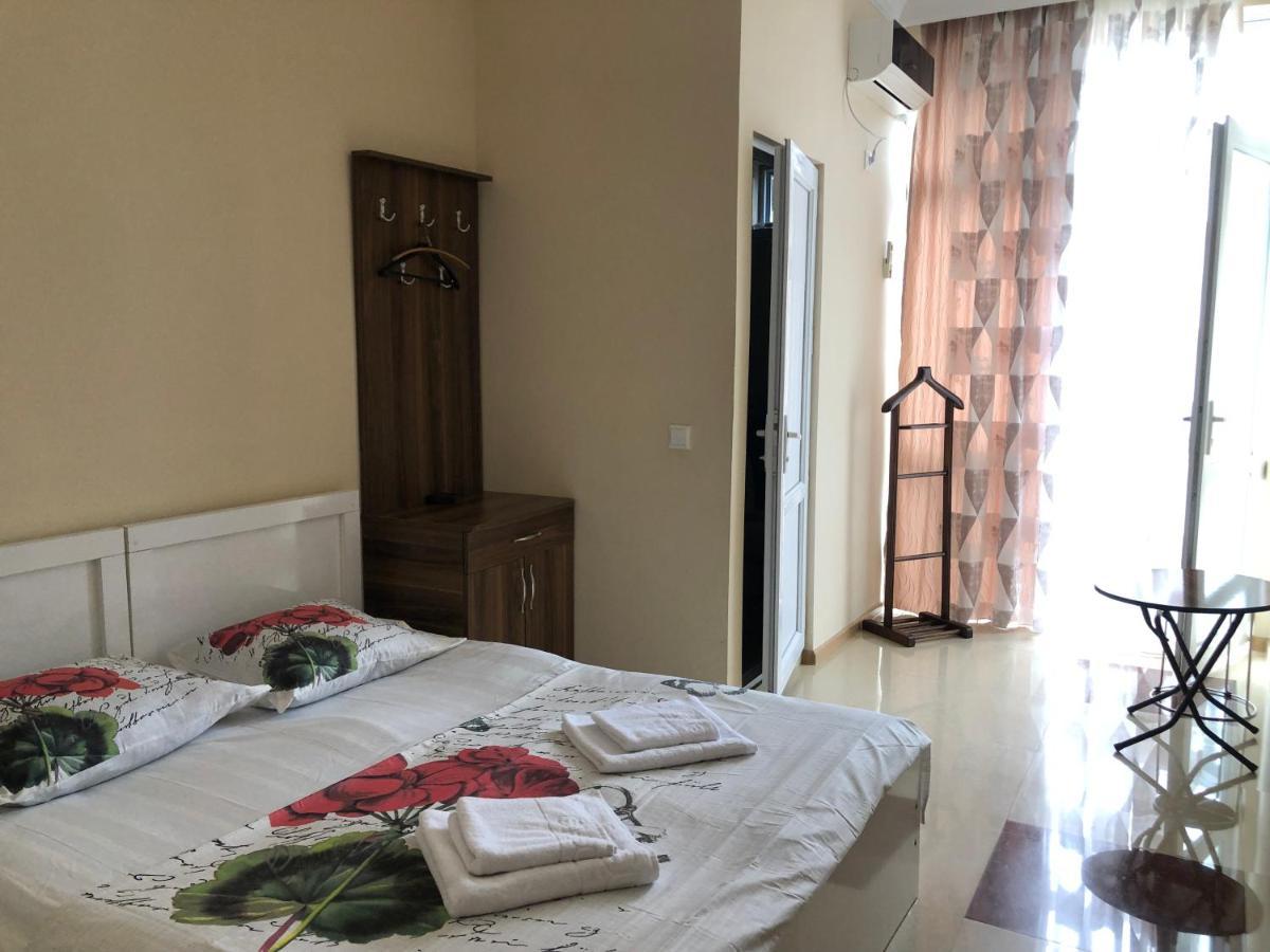 Nini Mari Guest House Kobuleti Extérieur photo